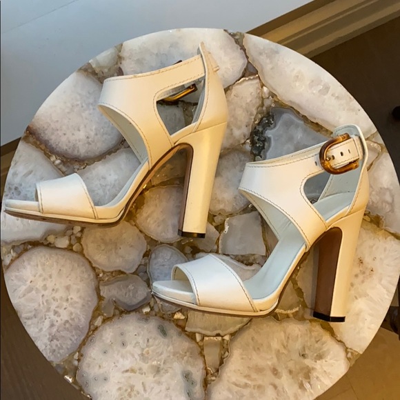 Gucci Lifford Leather Off White Sandal - Picture 1 of 9